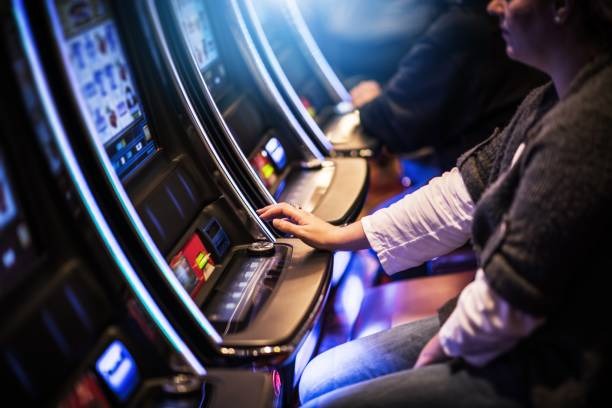 wiki138 platform interface showing football, live casino, slots, and esports categories